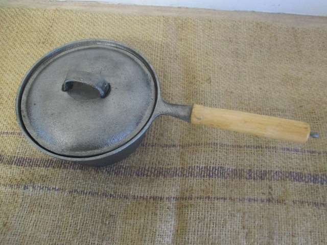 Beautiful Vintage Taiwan 20T Cast Iron Lidded Sauce Pan