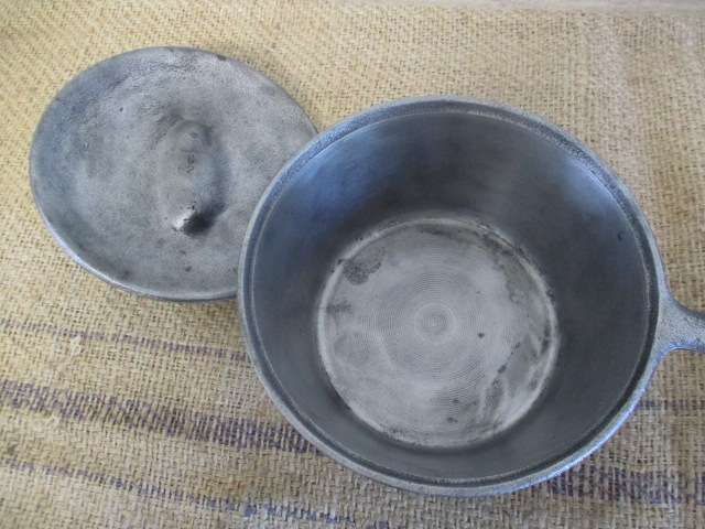 Beautiful Vintage Taiwan 20T Cast Iron Lidded Sauce Pan