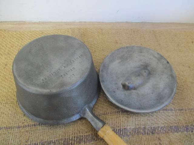 Beautiful Vintage Taiwan 20T Cast Iron Lidded Sauce Pan