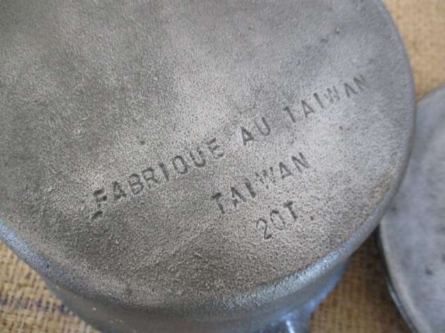 Beautiful Vintage Taiwan 20T Cast Iron Lidded Sauce Pan