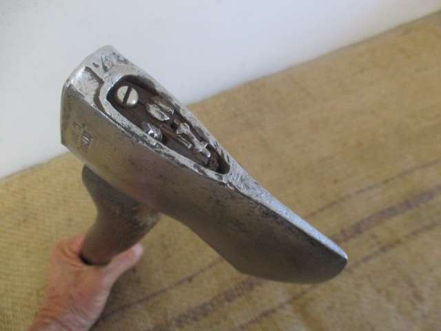 Beautiful Sought After Vintage 1 1/2lb Elwell Hand Axe