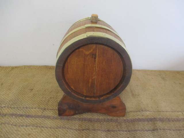 The Real McCoy !!!  Very Neat And Sturdy Large Vintage Oak Wine Barrel
