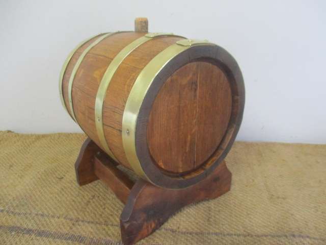 The Real McCoy !!!  Very Neat And Sturdy Large Vintage Oak Wine Barrel
