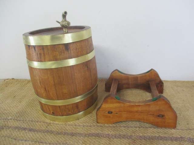 The Real McCoy !!!  Very Neat And Sturdy Large Vintage Oak Wine Barrel