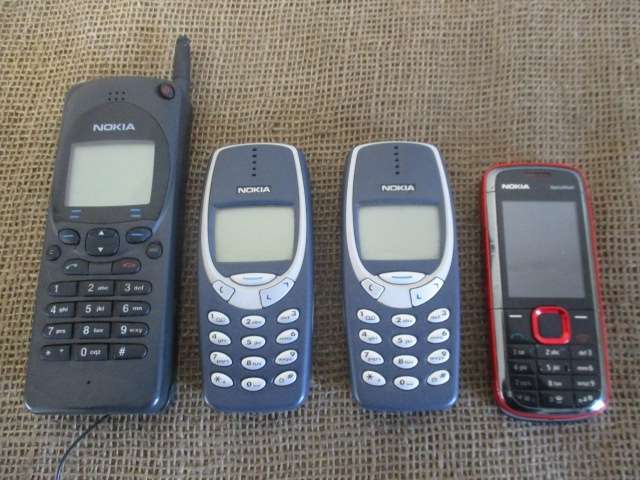 Four Vintage Nokia Cellphones : 1x 2110 @ 1994     2x 3310 @ 2000      1x 5130 @ 2009