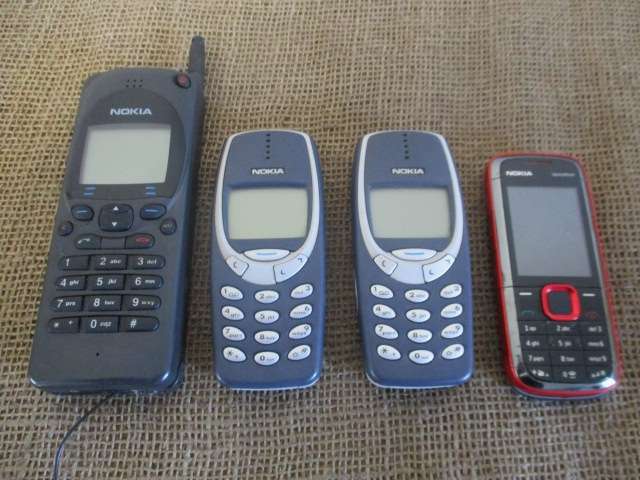 Four Vintage Nokia Cellphones : 1x 2110 @ 1994     2x 3310 @ 2000      1x 5130 @ 2009