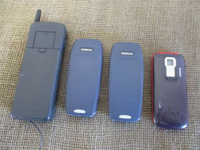 Four Vintage Nokia Cellphones : 1x 2110 @ 1994     2x 3310 @ 2000      1x 5130 @ 2009