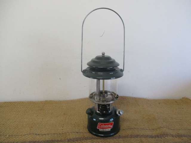 A Fantastic First-Class Vintage Coleman Model 214A700 Kerosene Lantern.  7. 1990.