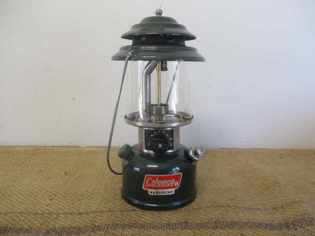 A Fantastic First-Class Vintage Coleman Model 214A700 Kerosene Lantern.  7. 1990.