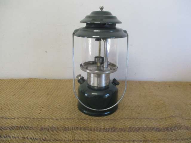 A Fantastic First-Class Vintage Coleman Model 214A700 Kerosene Lantern.  7. 1990.