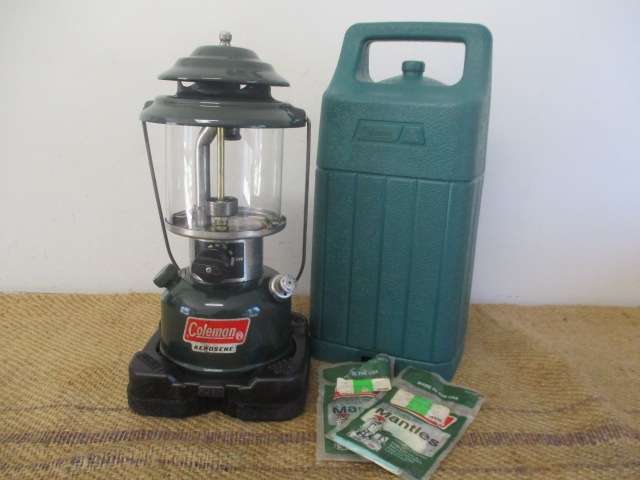 A Fantastic First-Class Vintage Coleman Model 214A700 Kerosene Lantern.  7. 1990.
