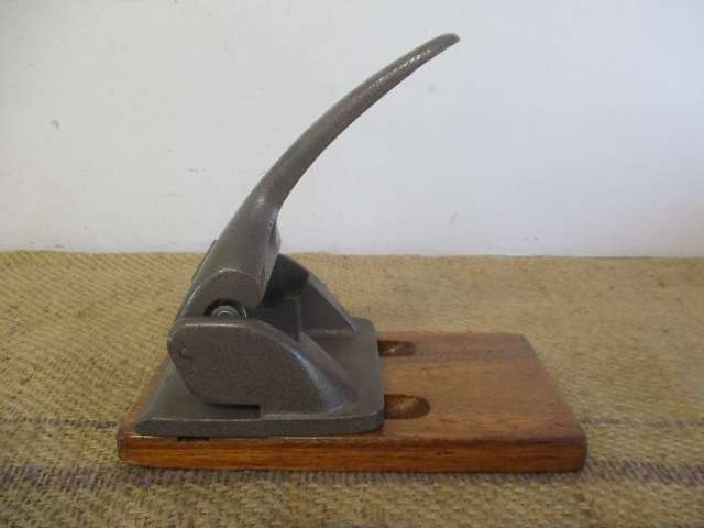 Nice Vintage Heavy Duty No 180 Chevron Two Hole Cast Iron Paper Punch