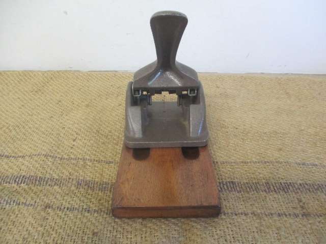Nice Vintage Heavy Duty No 180 Chevron Two Hole Cast Iron Paper Punch