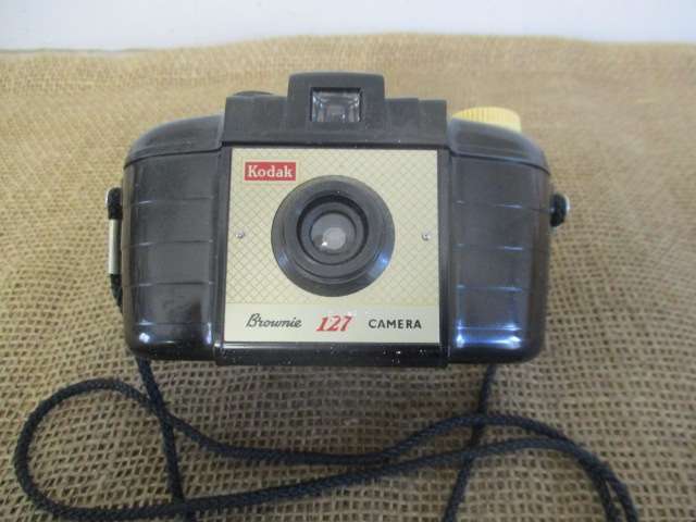 Neat Vintage Kodak Brownie 127 Camera By Kodak Limited London    1952  -  1967