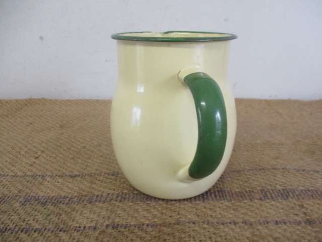 Nice Sizable Vintage Old Fashioned Enamel 1,5lt  Milk Jug