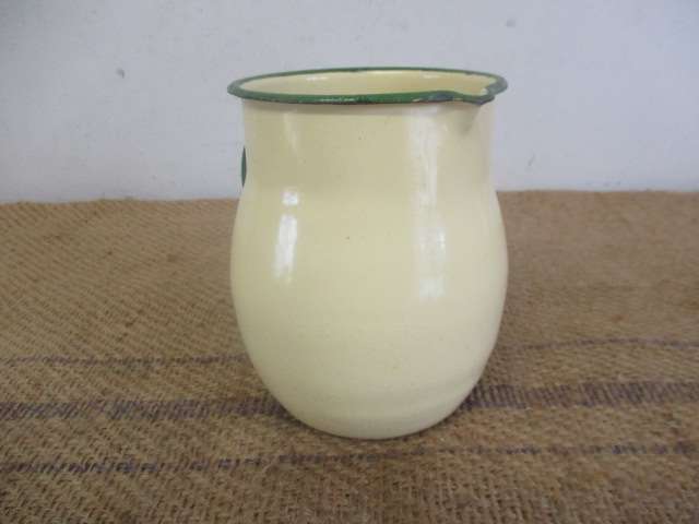 Nice Sizable Vintage Old Fashioned Enamel 1,5lt  Milk Jug