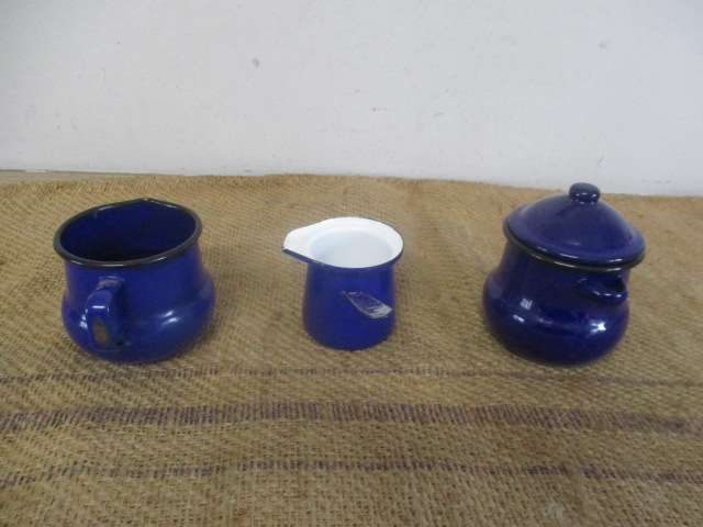 Nice Vintage Trio Old Fashioned Blue Enamelware Set