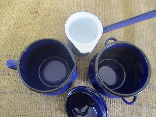 Nice Vintage Trio Old Fashioned Blue Enamelware Set