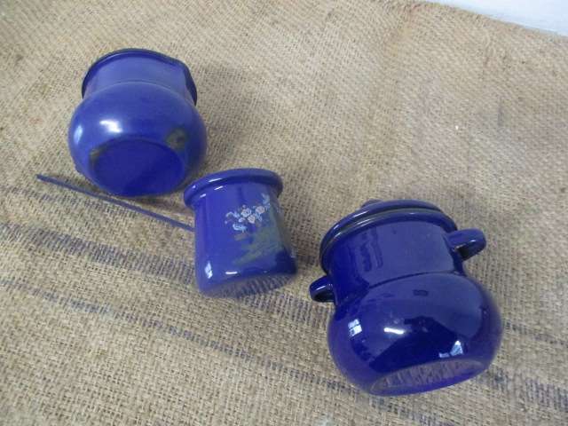 Nice Vintage Trio Old Fashioned Blue Enamelware Set