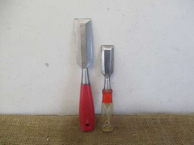 Two Nice Collectables : Vintage 1 1/4 inch Footprint & 1 inch Stanley PAT. 0229.282 Firmer Chisels