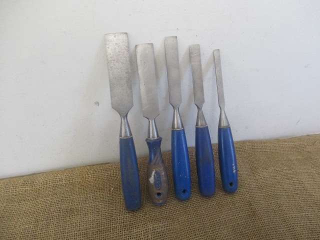 Set Of Five Nice Vintage Carpenter Woodworking Chisels Of Which Four Are Marples And One Raco