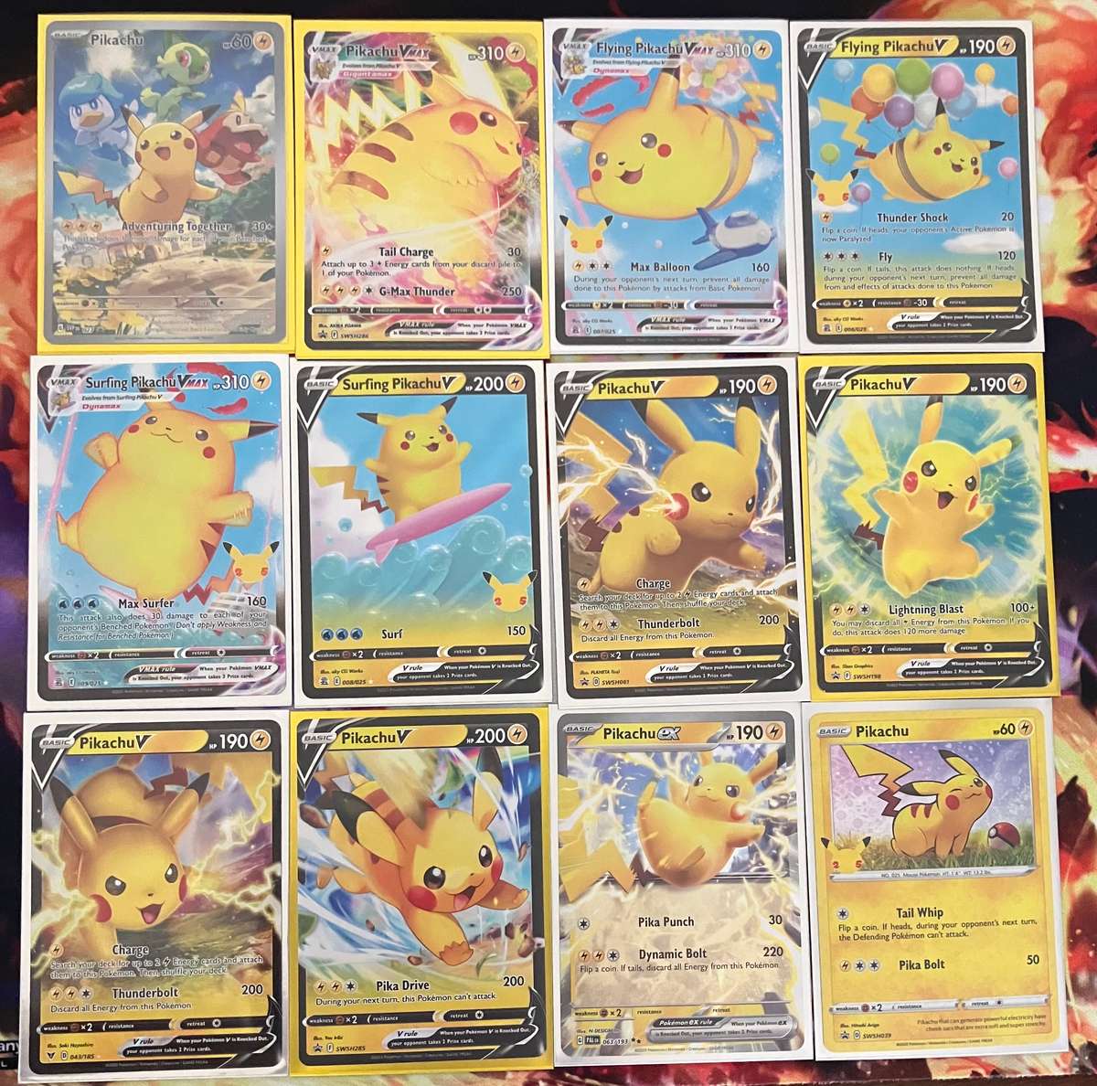 Pokemon: Bundle of 32 Pikachu cards
