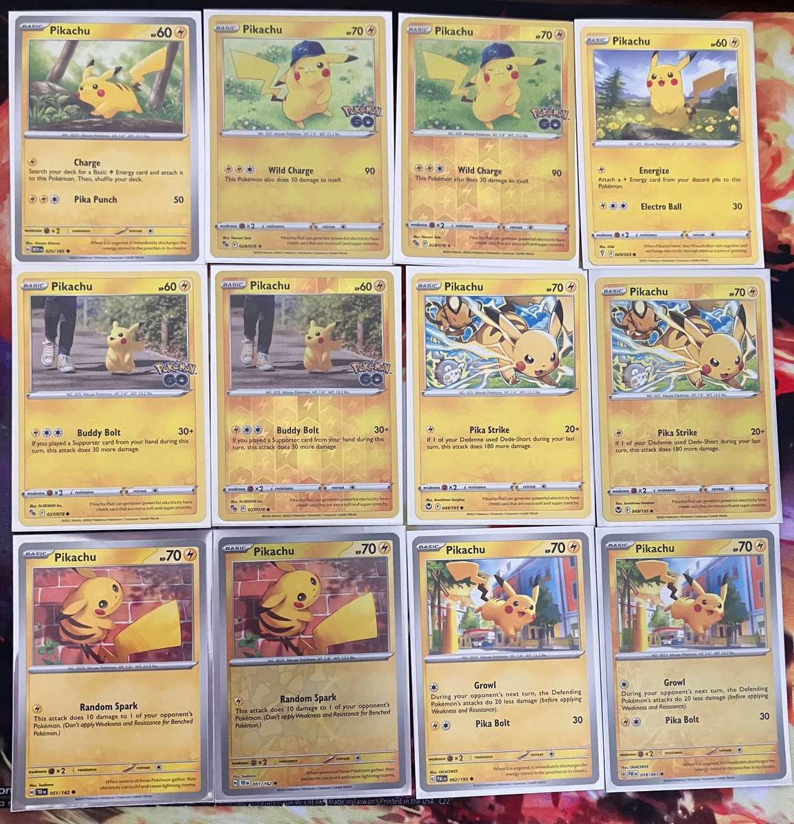 Pokemon: Bundle of 32 Pikachu cards