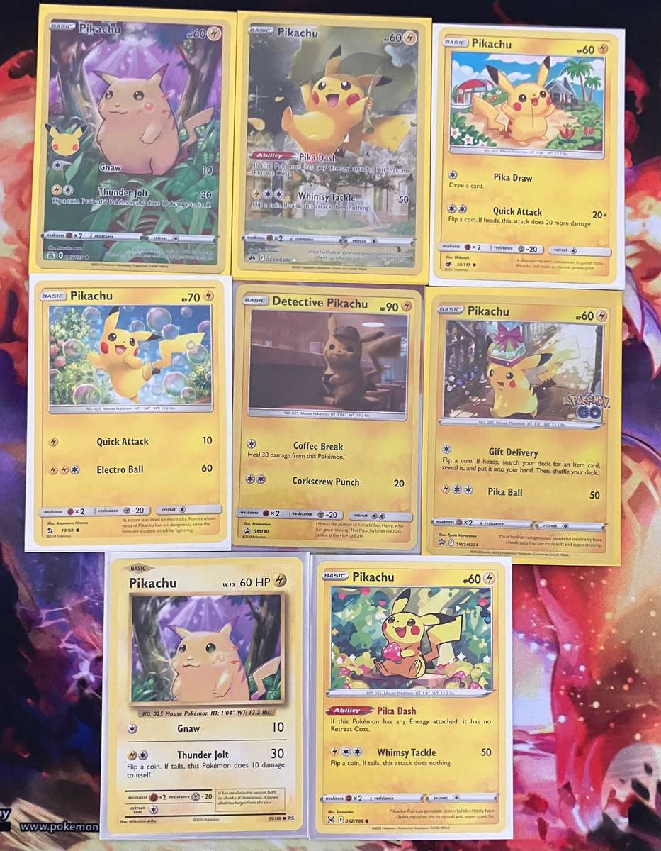 Pokemon: Bundle of 32 Pikachu cards
