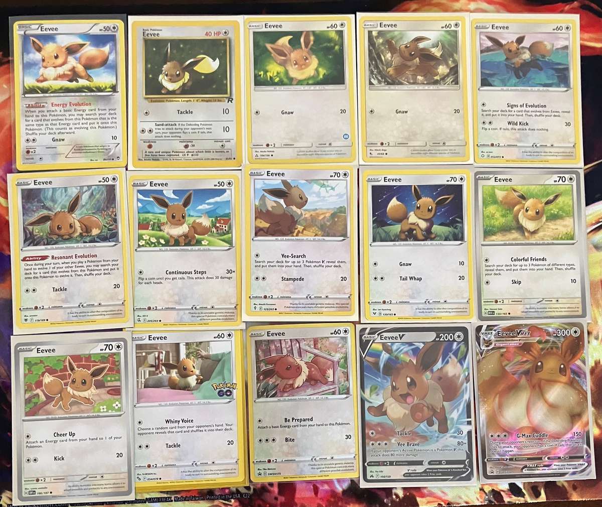Pokemon: Bundle of 15 Eevee cards