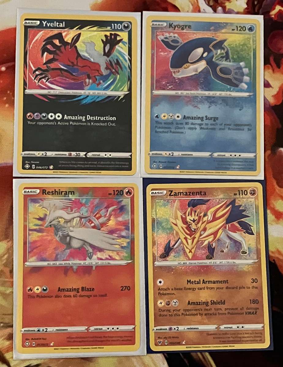 Pokemon: Bundle of 4 amazing rare cards