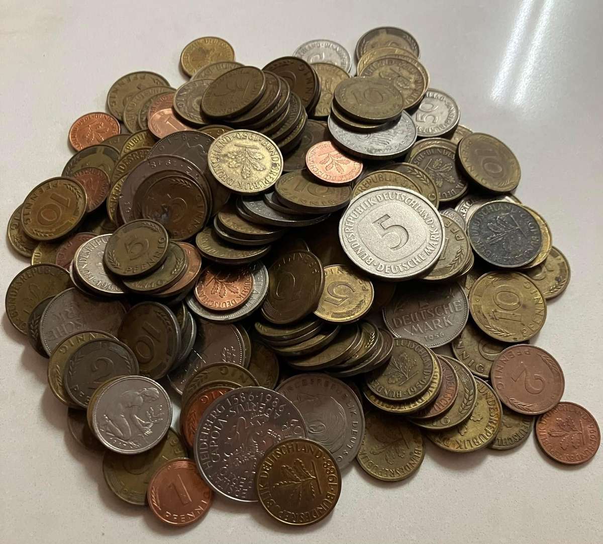 Bundle of world coins (1.6kg)