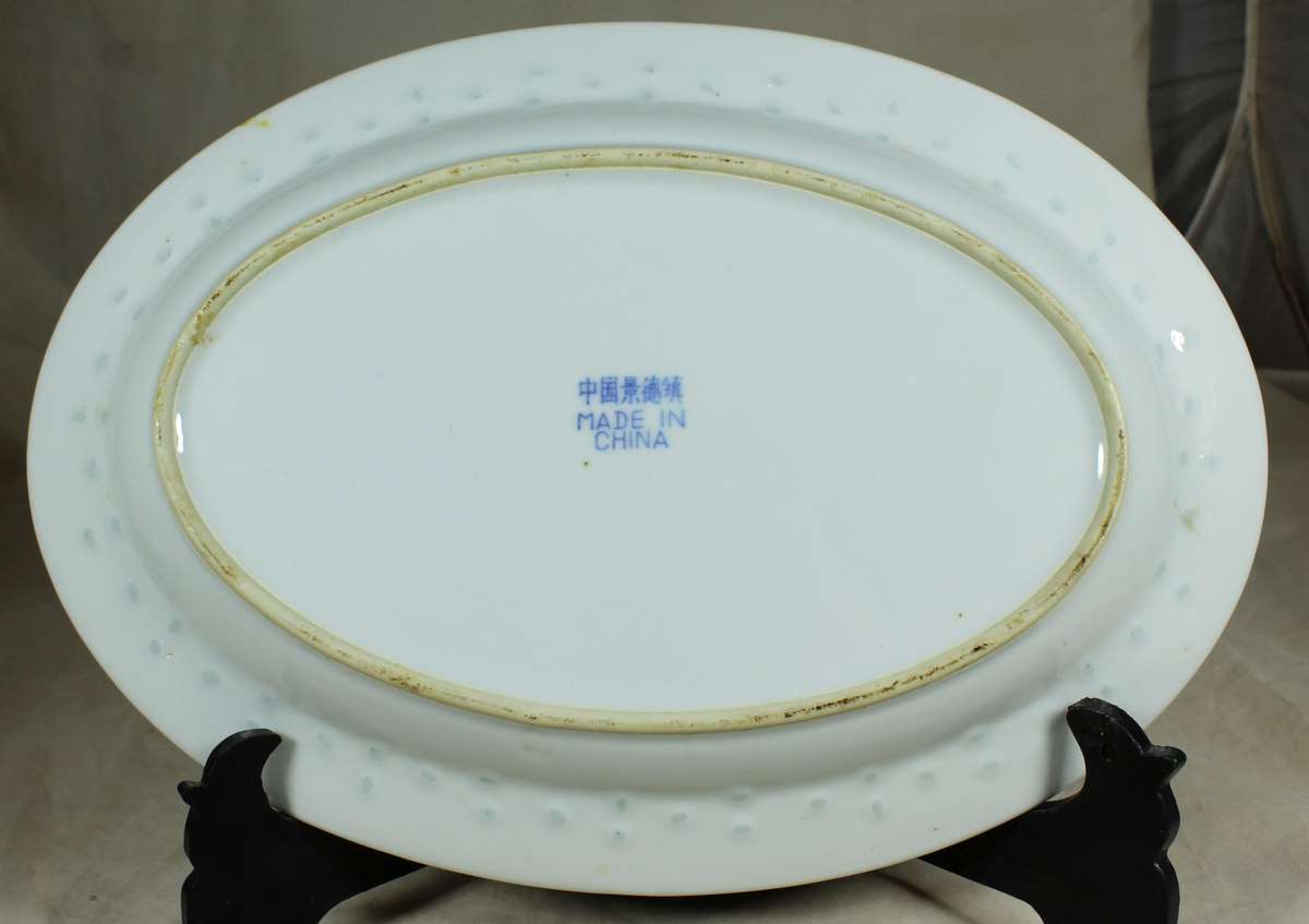 Chinese blue & white platter with flower motif
