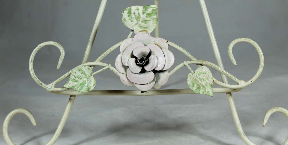 Metal painting book stand