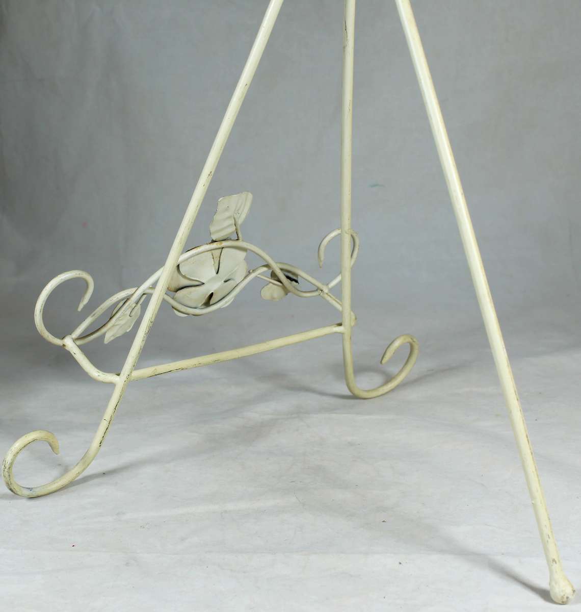 Metal painting book stand