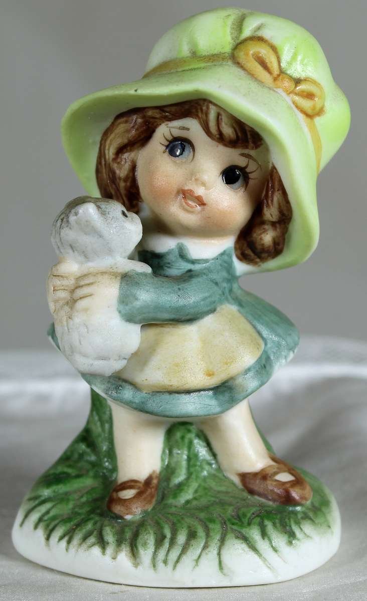 Little girl with a kitty