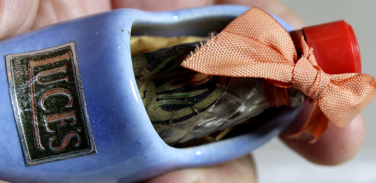 Luce's shoe with Dutch tulip perfume