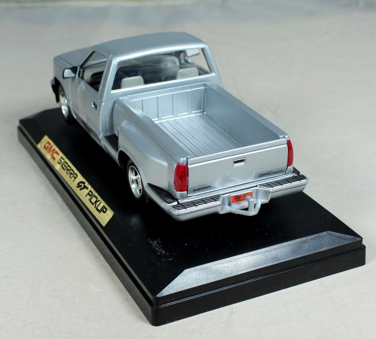 Redbox - GMC Pick-up