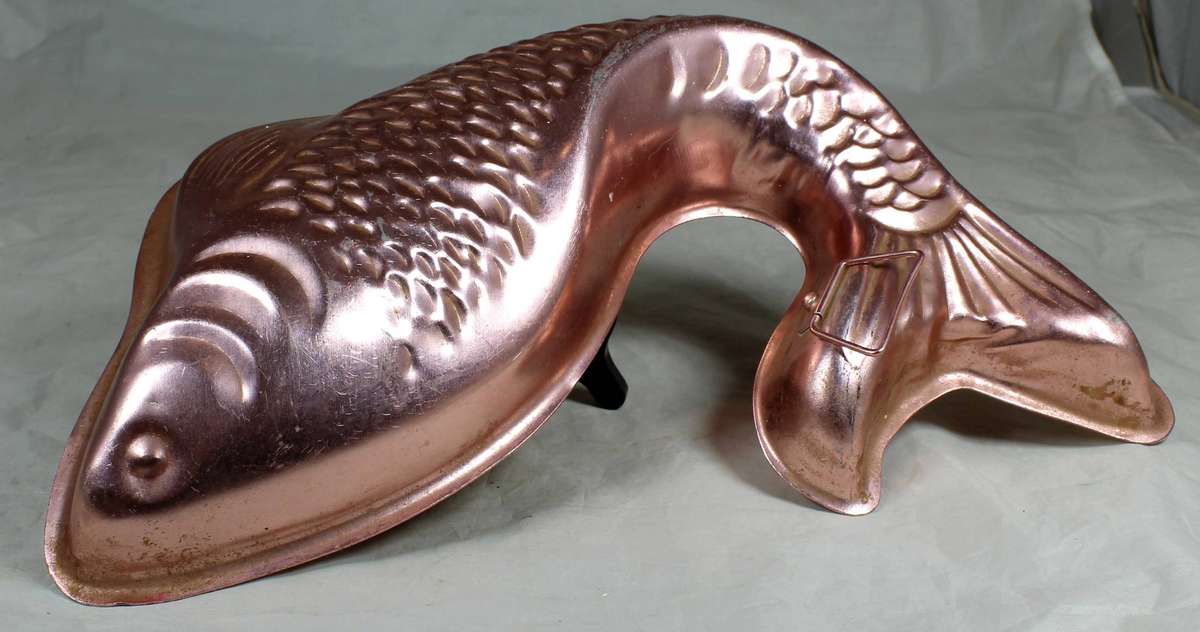 Metal fish mold