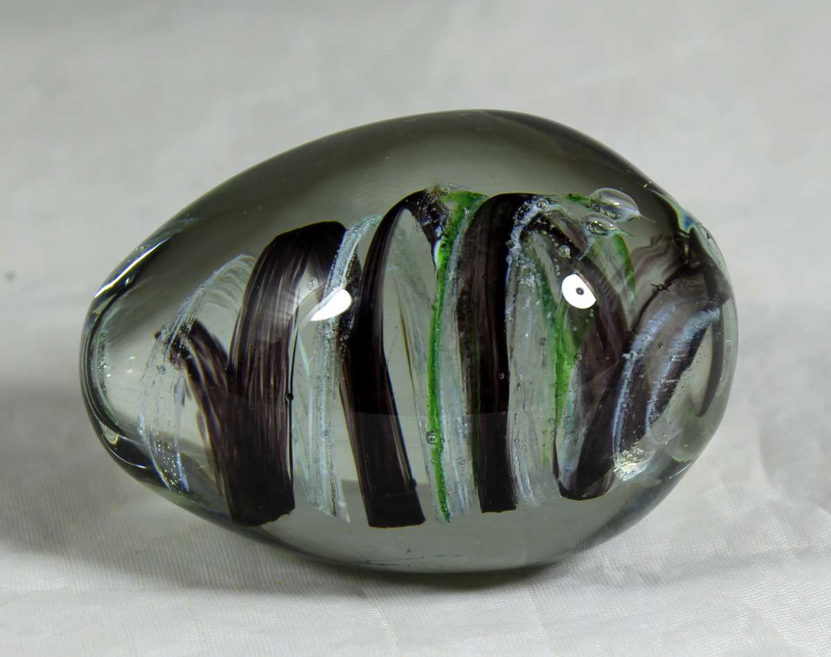 Glass egg with swirl pattern