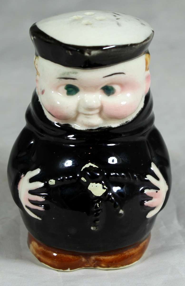 Pot belly salt dispenser