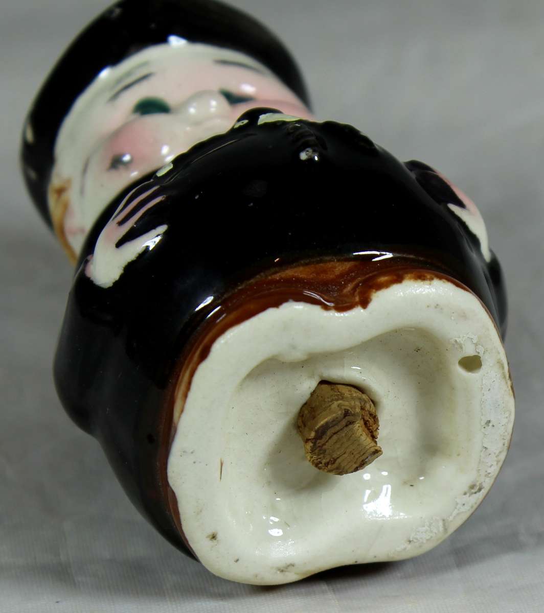 Pot belly salt dispenser