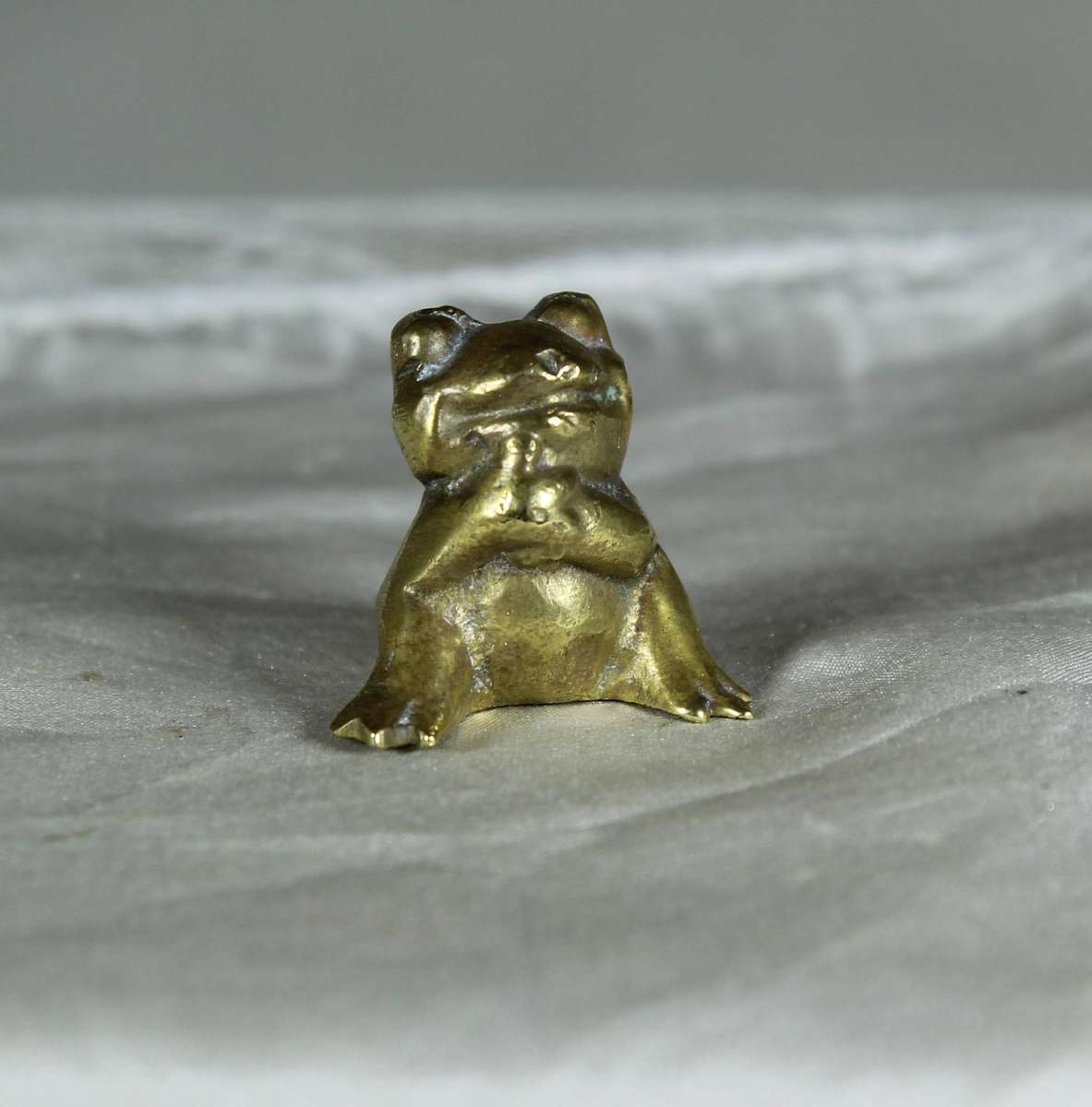 Miniature brass seated frog
