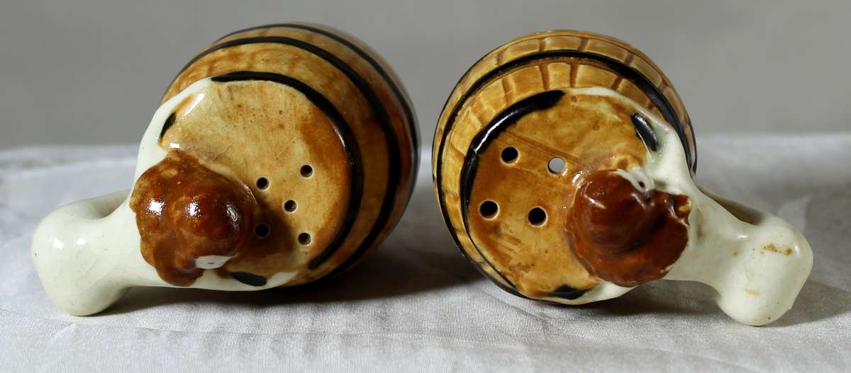 Nudy girl salt & pepper shakers