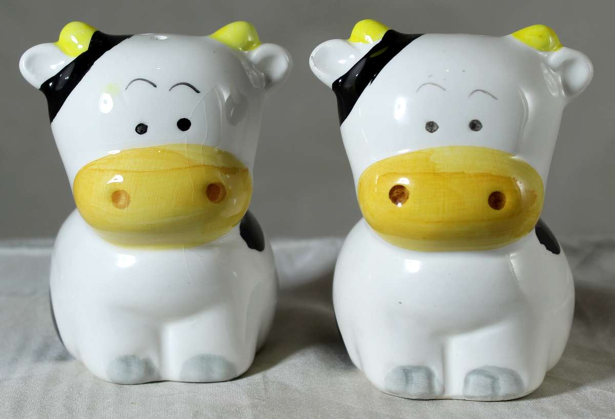 Cow salt & pepper shakers