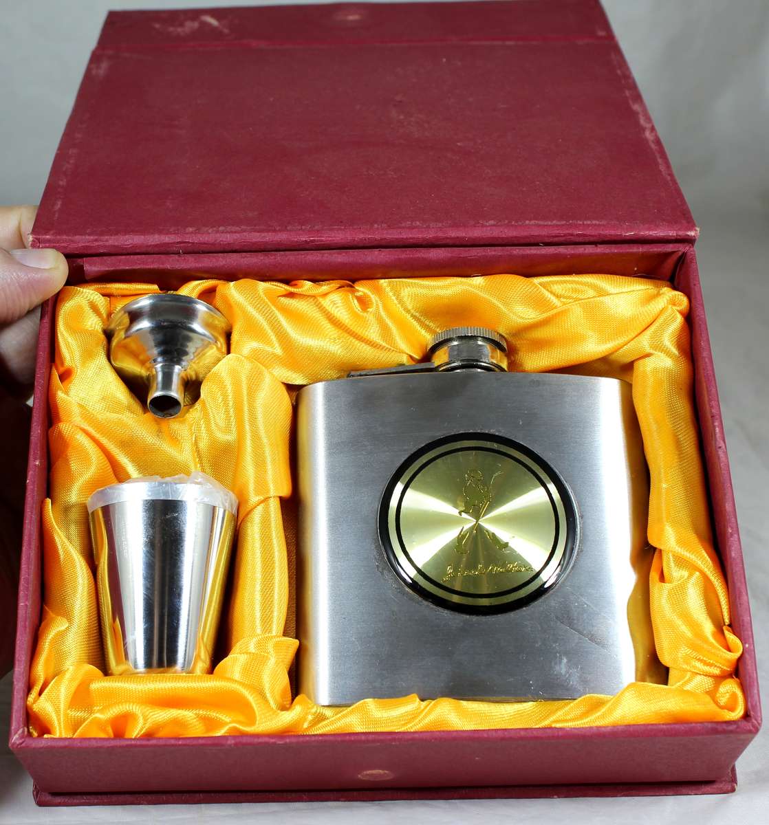 Johnnie Walker hip flask set (6oz)