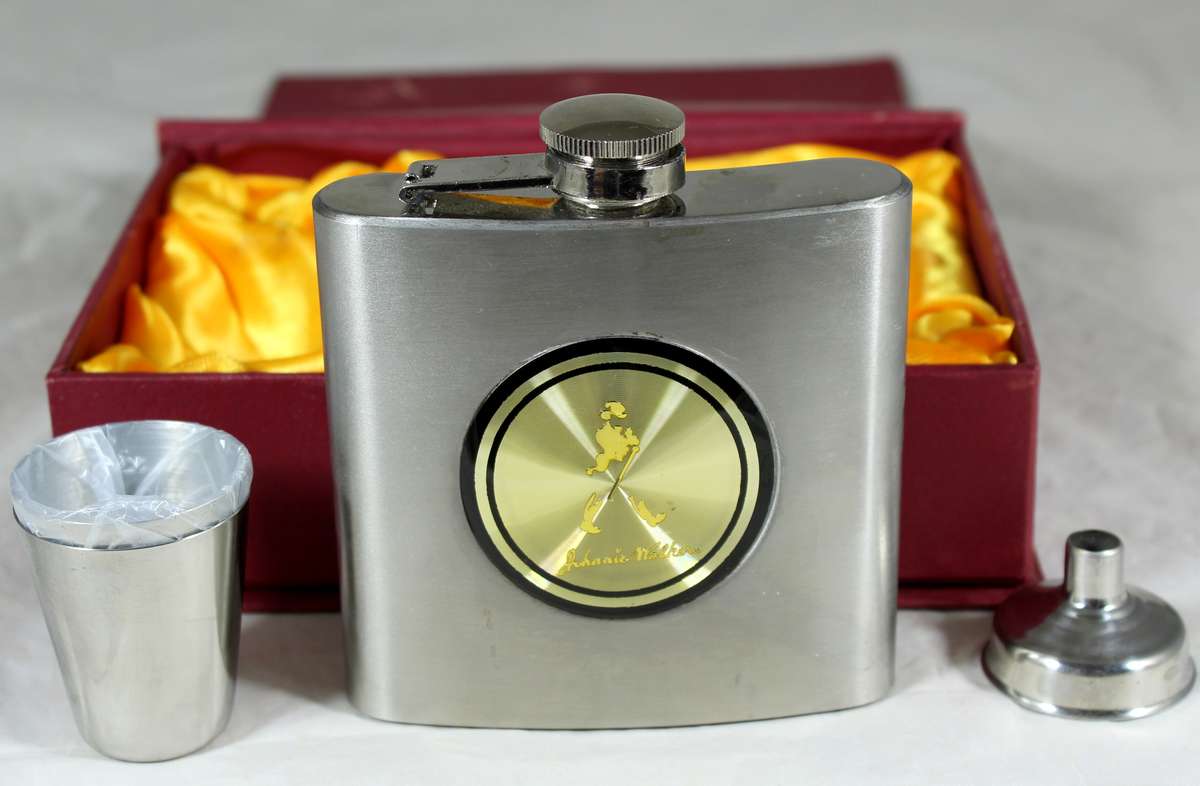 Johnnie Walker hip flask set (6oz)