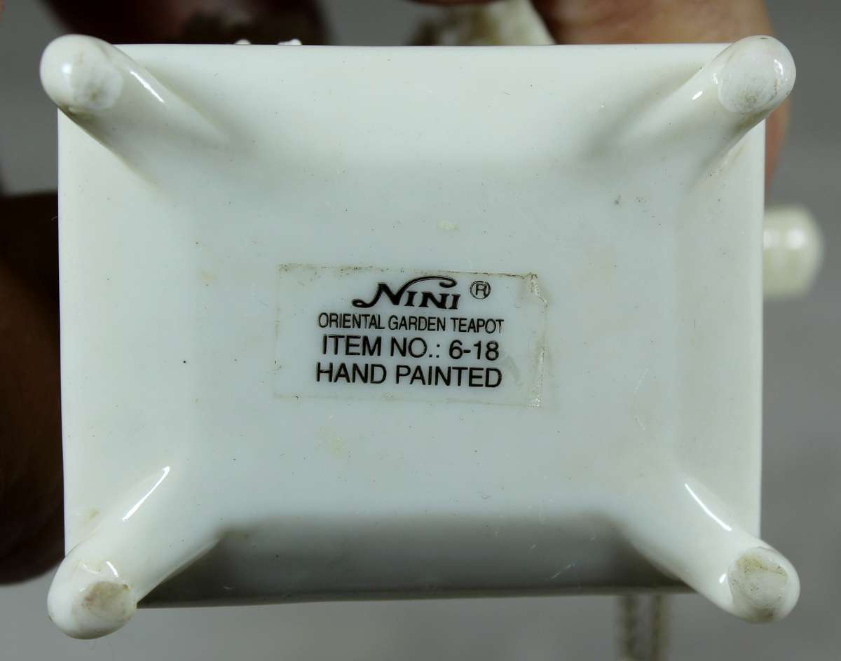 Nini oriental garden teapot