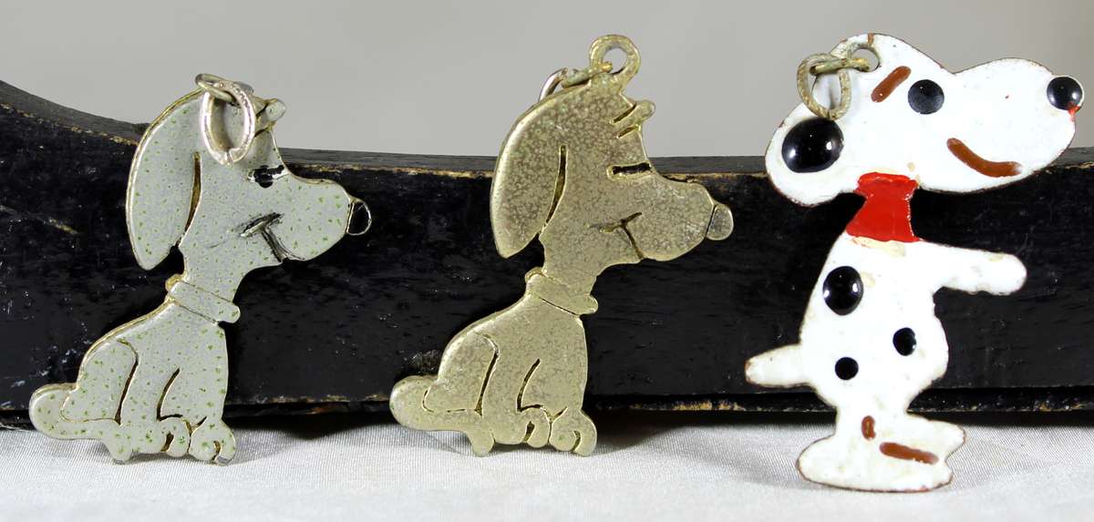 Three smiling puppies pendants