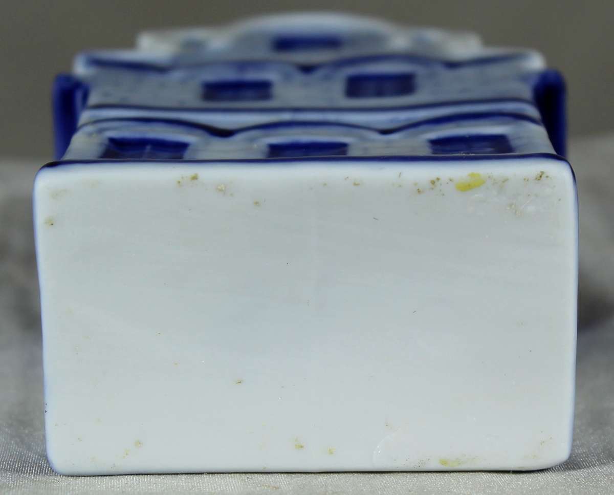 Blue and white Dutch house - empty