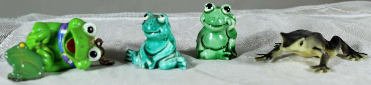 Set of four miniature froggies